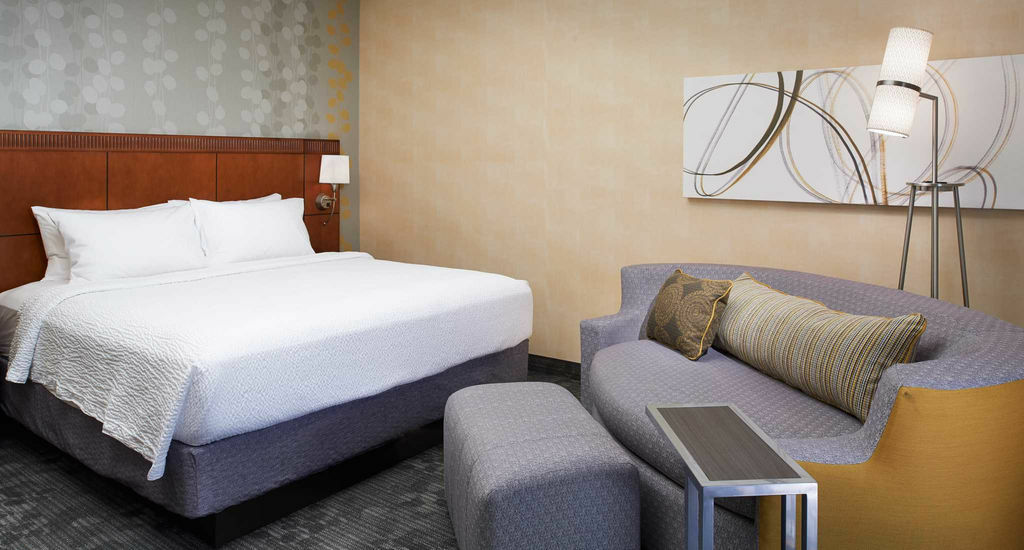 Courtyard Detroit Dearborn Hotel Екстериор снимка